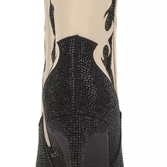 I.N.C black and white cowgirl booties. Size 7 - Picture 3 of 4